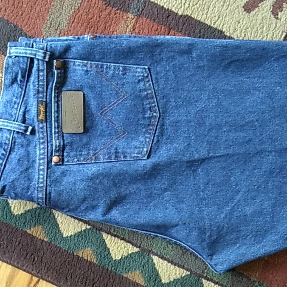🤠  Wrangler Blue Jeans Denim,  Sz 40 X 34 perhaps NWOT - Picture 10 of 16